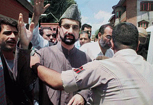 Separatist leaders try to take out processions to UN office