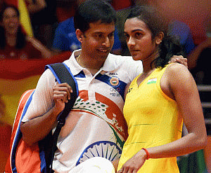 Will return Sindhu's phone, let her enjoy an ice-cream: Gopi