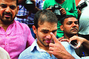 Narsingh fainted after hearing verdict: Bhushan