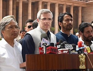 Omar-led J & K Opposition delegation calls on Modi, appeals for dialogue