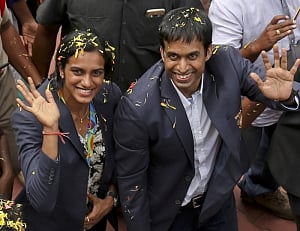 Sindhu gets warm welcome, Andhra govt felicitates her