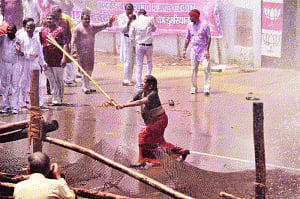 BJP, cops face off over  poor UP law and order