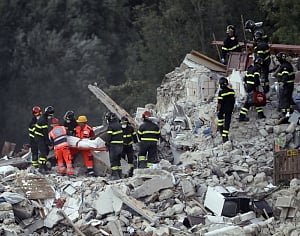 Italy quake toll hits 247 as rescuers hunt for survivors