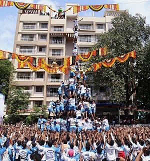 Defiance of SC hits new height; 128 Govindas hurt