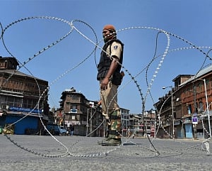 Curfew in several areas of Kashmir ahead of planned march