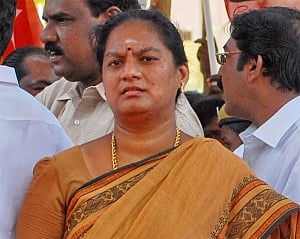 SC restrains Tamil Nadu police from arresting Sasikala Pushpa