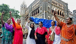HC razes barrier, throws open Haji Ali Dargah for women