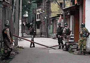 Kashmir continues to seethe on 50th day of unrest