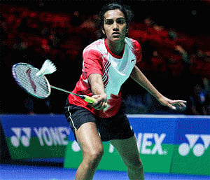 Sindhu offers prayers at Mahankali temple in Hyderabad