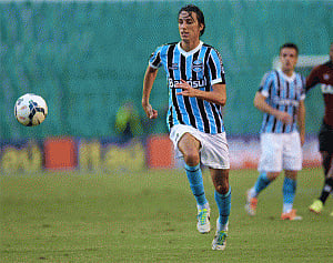 Brazil call Pedro Geromel for WC qualifier