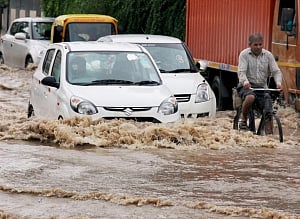 Heavy rains cause waterlogging, traffic snarls in Delhi