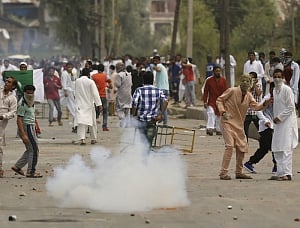 Teenager killed in fresh Kashmir violence