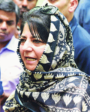 Mehbooba invites Hurriyat to join talks