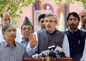 Mehbooba should have released Hurriyat leaders: Omar