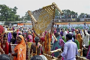 Will waive loans, Rahul tells farmers