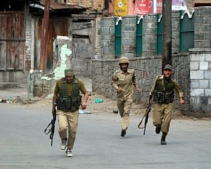 Army convoy attacked in Kashmir, 3 soldiers injured