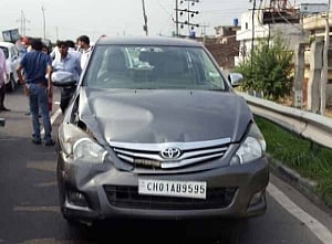 Kejriwal escapes unhurt as car meets minor accident