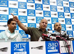 Jung asks Sisodia to return to Delhi immediately