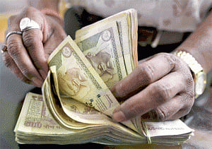 India's foreign exchange reserves up at $371 bn
