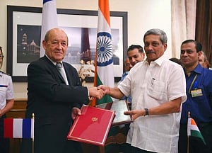 India, France ink deal for 36 Rafale fighter jets