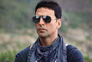 Akshay Kumar inaugurates football tournament