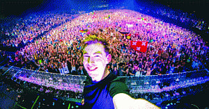 Hardwell  knocks again
