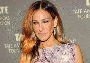 Sarah Jessica Parker rips her dress on live TV