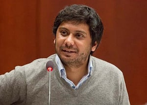Journalist barred from leaving Pak over army-govt rift report