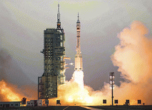 China successfully launches longest manned space mission