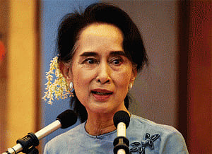 Myanmar's Suu Kyi calls for transparency in economic system