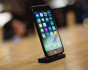 Apple probing claim of iPhone 7 catching fire
