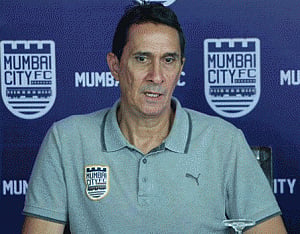 Forlan doing an ideal marquee's job: Mumbai City coach Guimaraes
