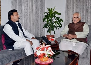 No let-up in pari-war; SP sacks CM's loyalist