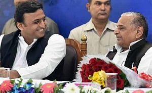 Pari-war helps Akhilesh tower over MSY