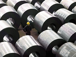 Steel prices remain flat in thin trade
