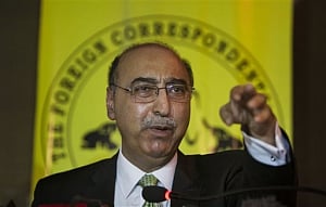 Pakistan, India may temporarily recall their envoys: Report