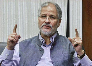 Step up efforts to trace JNU student: Jung to Delhi police