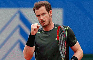 Murray one win from top spot as Djokovic crashes