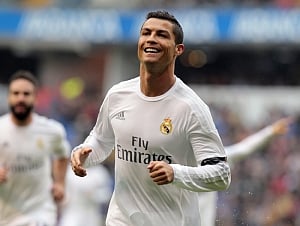 Ronaldo extends Real Madrid deal to 2021