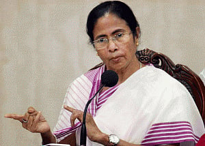 Mamata visits banks, ATMs, demands rollback of 'black policy'
