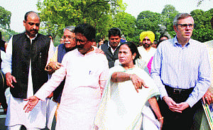 Mamata leads march  to Prez to 'save people'