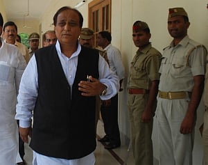 Bulandshahr gangrape: Azam Khan offers unconditional apology