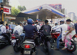 Demonetisation: Now, first pay and then get petrol in Goa