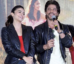 I don't connect to stories, I connect to people: Shah Rukh