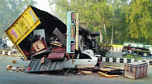 2 women killed, 4 hurt in Ring Road crash