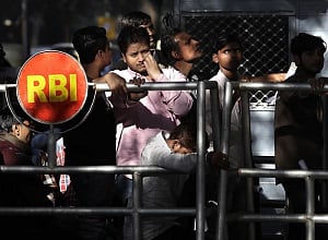 Exchange of old Rs 500/1,000 notes to continue at RBI counters