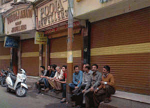 Jewellers shut shops for 16th day