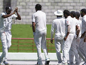 India post 417, lead by 134 runs vs England