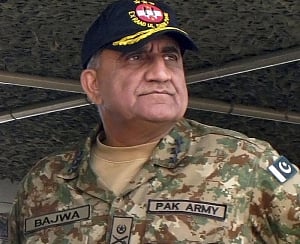 New Pakistan army chief hints at peace with India