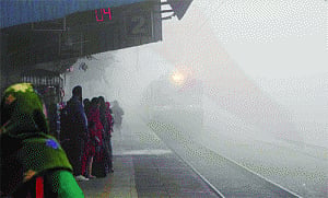 Fog drives fliers, train passengers up the wall